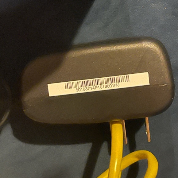 Net gear modem with cables - Picture 4 of 5